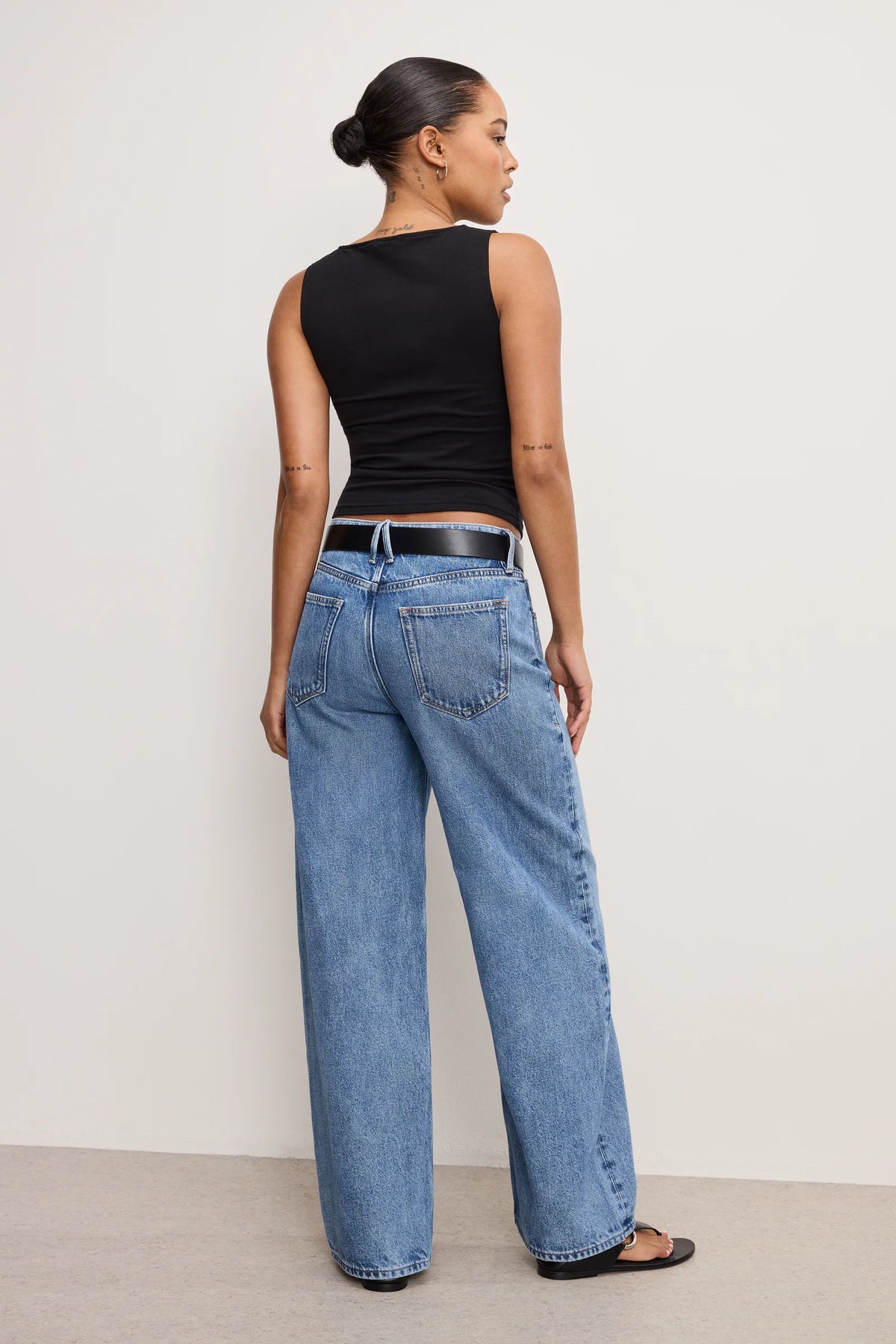 Good American GOOD STANDARD BAGGY JEANS INDIGO893