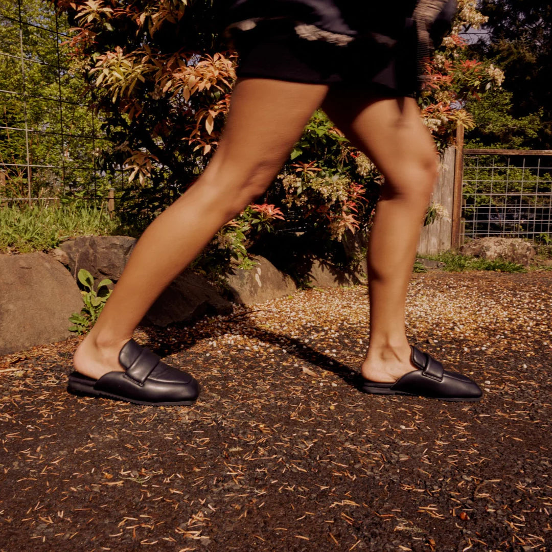 ROAM ROAM PUFFY LOAF MULE BLACK VEGAN LEATHER