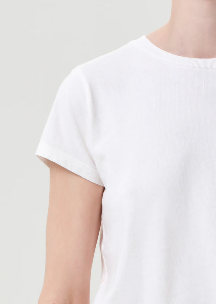 AGOLDE ADINE SHRUNKEN TEE IN WHITE ASH